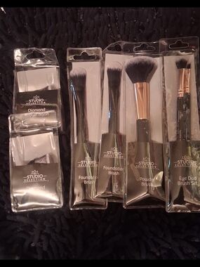 Black & Rose Gold Makeup Brush Set - Powder, Foundation & Eye Brushes
